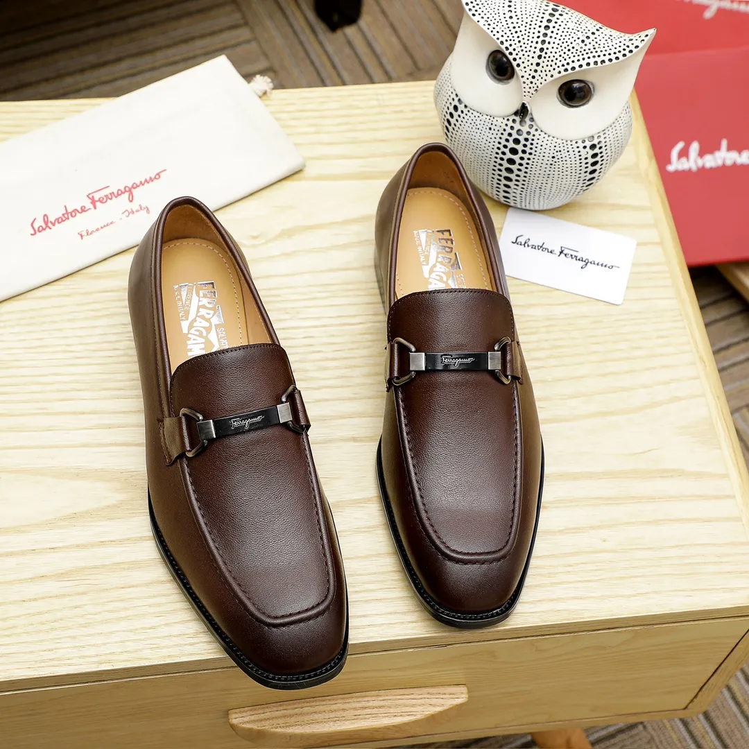 Factory price 460 🔥Ferragamo's new men's casual slip-on shoes🇨🇳Official website original 1:1 mold opening, original quality💯Fine workmanship, high-end luxury☘The upper is made of imported Italian first-layer cowhide🌴Water-dyed🐂Leather lining🍓Rubber wear-resistant and non-slip outsole, breathable and comfortable to wear🍍The first choice for high-grade men, 3 colors available! Code number 38-44 (45.46. Can be customized)